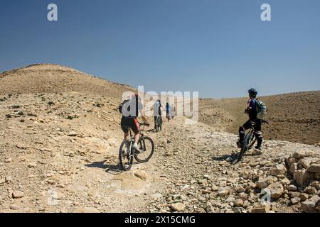 Gita in mountain bike nel deserto della Giudea, Israele Foto Stock