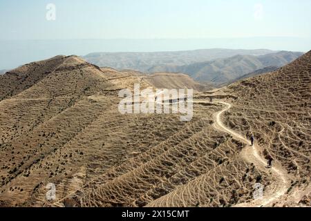 Gita in mountain bike nel deserto della Giudea, Israele Foto Stock