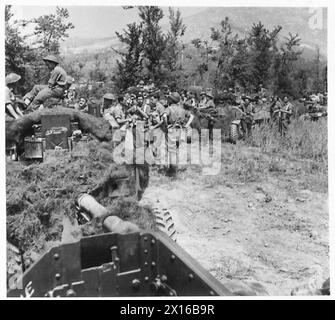 ITALIA: ASSALTO ALLA LINEA GUSTAV - cannoni anticarro in attesa di allontanarsi dall'esercito britannico Foto Stock