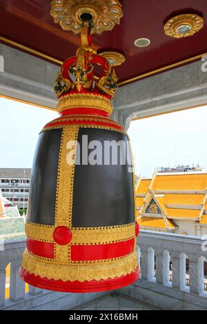 Una campana di Wat Traimit Witthayaram Worawihan a Bangkok, Thailandia. Foto Stock