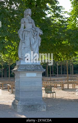 Statua di Anne Marie Louise d'Orleans, Duchesse de Montpensier (1627-1695) nel Jardin du Luxembourg a Parigi. Questa scultura fa parte di una serie Foto Stock