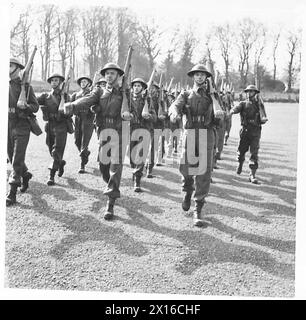 IN Un CENTRO DI ADDESTRAMENTO PRIMARIO, L'IRLANDA DEL NORD, marciando come veri soldati, British Army Foto Stock