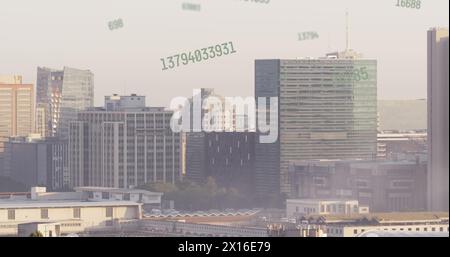Immagine di un numero crescente di edifici contro il cielo limpido Foto Stock