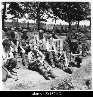 Il personale danese serve al fianco dei soldati britannici alla testa di ponte della Fifth Army Anzio durante le operazioni dell'esercito britannico. Foto Stock