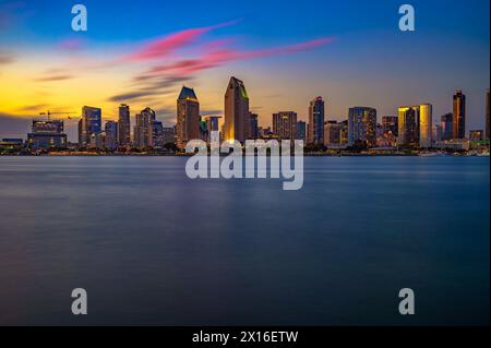 Tramonto sullo skyline di San Diego in California Foto Stock