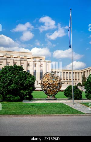 Palazzo delle Nazioni, Palais des Nations con il globo Wilson, costruito nel 1929-1938, dal 1966 sede europea delle Nazioni Unite, Ginevra, Switz Foto Stock