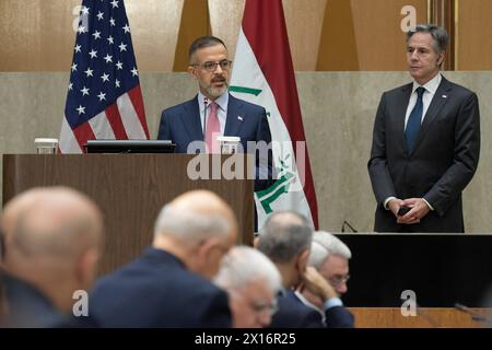 Washington, Stati Uniti. 15 aprile 2024. Il segretario del Dipartimento di Stato DEGLI STATI UNITI Antony Blinken e il vice primo ministro iracheno Muhammad Ali Tamim rilasciano le loro osservazioni durante una riunione del Comitato di coordinamento superiore USA-Iraq, tenutasi oggi 15 aprile 2024 presso il Dipartimento di Stato di Washington DC, USA. (Foto di Lenin Nolly/Sipa USA) credito: SIPA USA/Alamy Live News Foto Stock