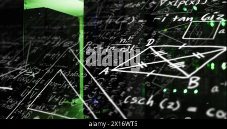 Immagine dell'equazione matematica e dei diagrammi rispetto al server rack illuminato nella sala server Foto Stock