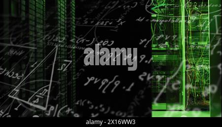 Immagine dell'equazione matematica e dei diagrammi rispetto al server rack illuminato nella sala server Foto Stock