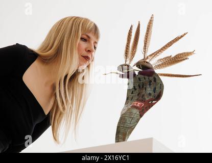 Londra, Regno Unito. 15 aprile 2024. "Hydra 'Siegfried'', 2021, di Jordy Kerwick (circa £8.000 - 12.000) asta Phillips New Now che sarà messa all'asta presso le gallerie Phillips Berkeley Square il 19 aprile. Crediti: Karl Black/Alamy Live News Foto Stock