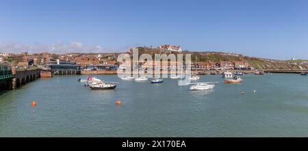 Il porto esterno con l'alta marea visto come panorama, preso il 7 aprile 2024. Foto Stock