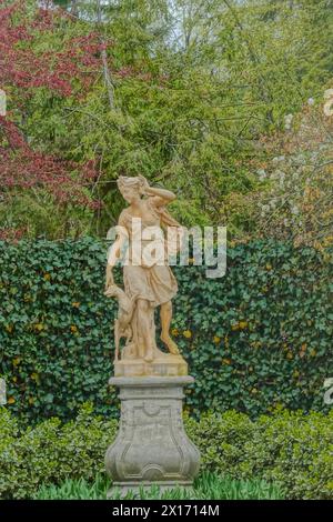 Statua della dea greca Diana nel Parterre francese presso la Hillwood Mansion Foto Stock