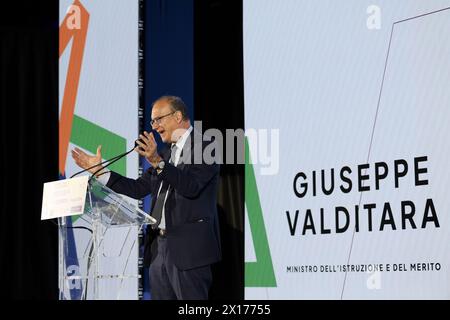 Caserta, Italia, 15 aprile 2024. Il Ministro dell'istruzione e del merito, Giuseppe Valditara, durante l'evento "Scuola futura", il campus itinerante del PNRR Education. Foto Stock