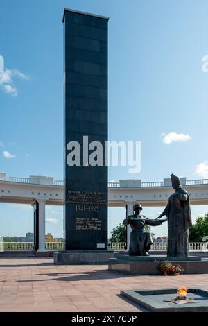 Saransk, Russia - 4 giugno 2023: Monumento a madre Mordovia. In memoria dei soldati di Mordovia che hanno dato la loro vita per la loro Patria durante la Foto Stock