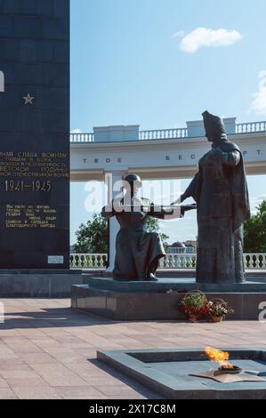 Saransk, Russia - 4 giugno 2023: Monumento a madre Mordovia. In memoria dei soldati di Mordovia che hanno dato la loro vita per la loro Patria durante la Foto Stock