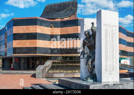 SARANSK, RUSSIA - 4 giugno 2023: Museo delle imprese militari e del lavoro di Saransk. L'edificio è stato costruito nel 1995. Musei di Saransk, Mordovia. Foto Stock