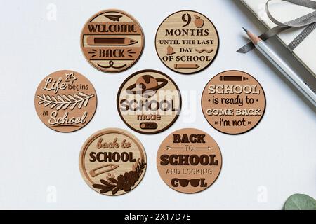 I file di layout multistrato digitali Back to School sono appositamente preparati per il taglio laser, il router CNC e altre macchine da taglio. Illustrazione Vettoriale