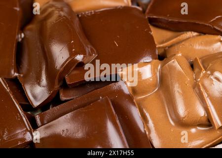 mescolate diversi tipi di cioccolato, bianco, amaro e cioccolato al latte Foto Stock