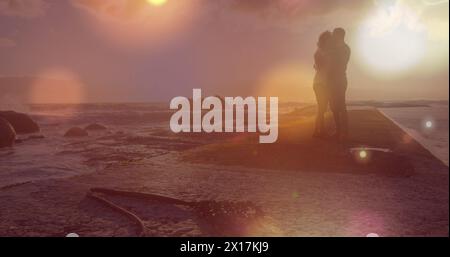 Immagine di punti luce sulla coppia afroamericana in spiaggia Foto Stock