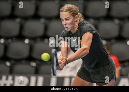 13 04 2024. Vilnius, Lituania. Billie Jean King Cup match Croazia-Lituania. Patricija Paukštytė (WTA-978) Foto Stock