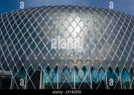 Novartis Pavilion, studio di architettura AMDL CIRCLE e architetto Michele De Lucchi, Novartis Campus, costruzione in legno, facciata con fotovoltaico Foto Stock