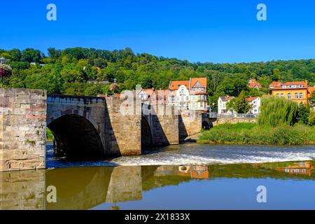 Vecchio ponte Werra, case a graticcio sulla Werra, Hannover Muenden, Hann. Muenden, bassa Sassonia, Germania Foto Stock