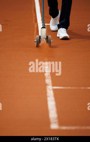 Barcellona, Spagna. 15 aprile 2024. Lavoratori in azione durante il torneo di tennis Barcelona Open Banc de Sabadell presso il Reial Club de Tennis Barcelona di Barcellona, Spagna. Crediti: Christian Bertrand/Alamy Live News Foto Stock