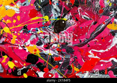 Primo piano di uno sfondo astratto, disordinato, vibrante e coloratissimo acrilico su tela. Spruzzi, bolle, gocciolamenti, macchie e spruzzi. Foto Stock