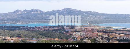 Ponte per l'isola di Caprera, di fronte all'isola di la Maddalena, vista panoramica, Maddalena, Parco Nazionale dell'Arcipelago di la Maddalena Foto Stock