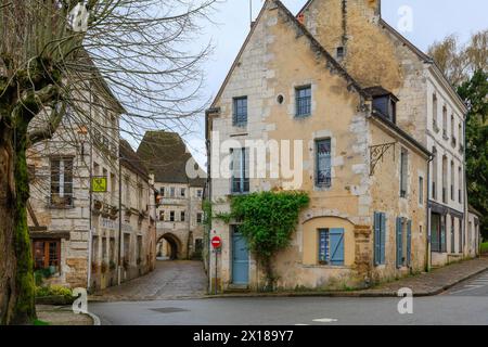 Place du Tribunal e porte Saint-Denis, Mortagne-au-Perche, dipartimento di Orne, regione della Normandia, Francia Foto Stock