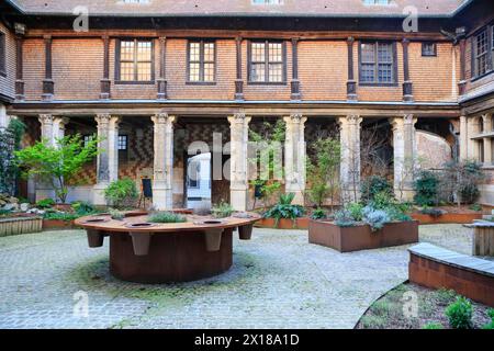 Casa di una ricca famiglia di mercanti del XVI secolo, Hotel de Mauroy con Maison de l'Outil et de la Pensee ouvriere, . Centro storico di Troyes Foto Stock
