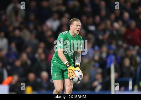 Chelsea, Londra, Inghilterra. 15 aprile 2024; Stamford Bridge, Chelsea, Londra, Inghilterra: Premier League Football, Chelsea contro Everton; il portiere Jordan Pickford di Everton fa un lungo scalo crediti: Action Plus Sports Images/Alamy Live News Foto Stock