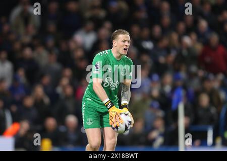 Chelsea, Londra, Inghilterra. 15 aprile 2024; Stamford Bridge, Chelsea, Londra, Inghilterra: Premier League Football, Chelsea contro Everton; il portiere Jordan Pickford di Everton fa un lungo scalo crediti: Action Plus Sports Images/Alamy Live News Foto Stock