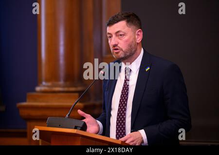 La consigliera Cammy Day, leader del Consiglio della Città di Edimburgo, parla alla Giornata Internazionale UNESCO per la Rimembranza del Commercio degli Schiavi e della sua Abolizione al Edinburgh City Chambers, Edimburgo, Scozia, Regno Unito Foto Stock