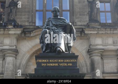 Il monumento di Federico Augusto i è una statua in bronzo del re seduto Federico Augusto i, noto anche come il solo ed è stato creato da Ernesto Foto Stock