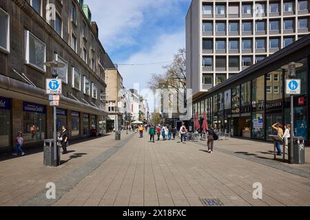 Kettwiger Strasse, via dello shopping e zona pedonale nel centro della città di Essen, zona della Ruhr, città indipendente, Renania settentrionale-Vestfalia, Germania Foto Stock