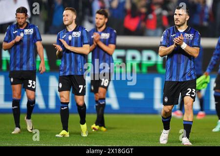 Bergamo, Italia. 15 aprile 2024. Sead Kolasinac dell'Atalanta al termine della partita di calcio di serie A tra Atalanta e Hellas Verona allo stadio Gewiss, Italia settentrionale - lunedì 15 aprile 2024. Sport - calcio . (Foto di Spada/LaPresse) credito: LaPresse/Alamy Live News Foto Stock