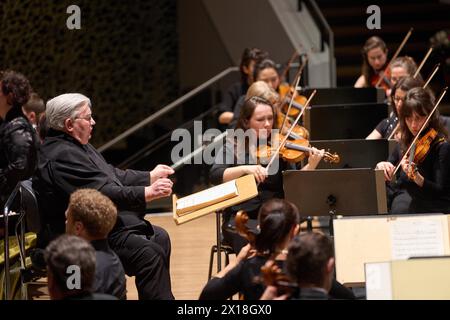 Concerto di addio del professor Mathias Breitschaft con la Rheinische Philharmonie State Orchestra nel Rhein-Mosel-HalleMusik-Institut Koblenz Foto Stock