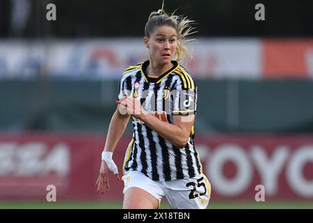 Roma, Lazio. 15 aprile 2024. Viola Callegaris della Juventus durante il campionato di serie A femminile 2023-2024 partita tra Roma Women e Juventus femminile allo stadio tre Fontane di Roma, Italia, 15 aprile 2024. Credito AllShotLive: SIPA USA/Alamy Live News Foto Stock