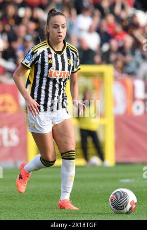 Roma, Lazio. 15 aprile 2024. Julia grosso della Juventus durante il campionato di serie A femminile 2023-2024 partita tra Roma Women e Juventus femminile allo stadio tre Fontane di Roma, in Italia, 15 aprile 2024. Credito AllShotLive: SIPA USA/Alamy Live News Foto Stock