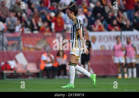 Roma, Lazio. 15 aprile 2024. Barbara Bonansea della Juventus lascia il campo dopo l'espulsione durante la partita di serie A femminile 2023-2024 tra Roma Women e Juventus femminile allo stadio tre Fontane di Roma, Italia, 15 aprile 2024. Crediti: massimo insabato/Alamy Live News Foto Stock