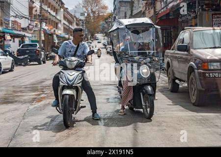 BETONG, THAILANDIA, Mar 02 2024, traffico per le strade di Betong Foto Stock