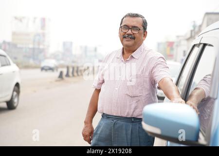 Dibash Banerjee. Ingegnere meccanico e uomo d'affari indiano di successo. National Highway 16, Singur, Hooghly, Bengala Occidentale, India. Foto Stock