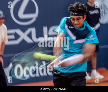 Barcellona, Spagna. 15 aprile 2024. Daniel Rincon di Spagna visto in azione durante la sua partita contro Facundo Diaz Acosta di Argentina (non nella foto) nella prima giornata di Barcellona Open Banc Sabadell trofeo conde de Godó. Il punteggio finale: Facundo Diaz Acosta 6:1, 6:4 Daniel Rincon Credit: SOPA Images Limited/Alamy Live News Foto Stock