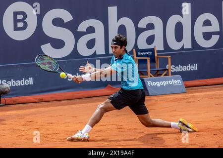 Barcellona, Spagna. 15 aprile 2024. Daniel Rincon di Spagna visto in azione durante la sua partita contro Facundo Diaz Acosta di Argentina (non nella foto) nella prima giornata di Barcellona Open Banc Sabadell trofeo conde de Godó. Il punteggio finale: Facundo Diaz Acosta 6:1, 6:4 Daniel Rincon Credit: SOPA Images Limited/Alamy Live News Foto Stock