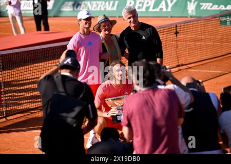 Roquebrune Cap Martin, Francia. 14 aprile 2024. Genitori di Stefanos Tsitsipas del suo allenatore Apostolos Tsitsipas e di sua madre Julia Apostoli durante la finale di Rolex Monte-Carlo 1000 di tennis il 14 aprile 2024 al Monte Carlo Country Club di Roquebrune Cap Martin, in Francia, vicino a Monaco. Foto Victor Joly/DPPI credito: DPPI Media/Alamy Live News Foto Stock