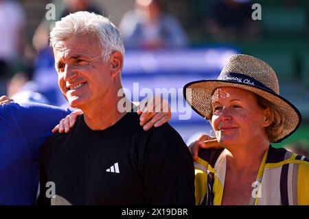 Roquebrune Cap Martin, Francia. 14 aprile 2024. Genitori di Stefanos Tsitsipas del suo allenatore Apostolos Tsitsipas e di sua madre Julia Apostoli durante la finale di Rolex Monte-Carlo 1000 di tennis il 14 aprile 2024 al Monte Carlo Country Club di Roquebrune Cap Martin, in Francia, vicino a Monaco. Foto Victor Joly/DPPI credito: DPPI Media/Alamy Live News Foto Stock