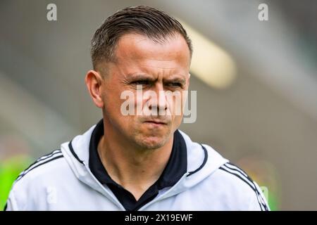 Lodz, Polonia. 14 aprile 2024. Maciej Kedziorek allenatore del Radomiak visto durante la partita polacca di PKO Ekstraklasa League tra LKS Lodz e Radomiak Radom allo stadio municipale di Wladyslaw Krol. Punteggio finale; LKS Lodz vs Radomiak Radom 3:2. Credito: SOPA Images Limited/Alamy Live News Foto Stock