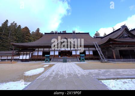 Tempio nell'area di Kongobu-ji, uno storico complesso di templi buddisti a Koyasan, Koya, distretto di Ito, Wakayama, Giappone Foto Stock