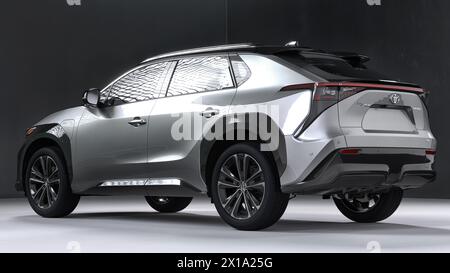 La Toyota bZ4X combina l'eleganza e il design avanzato di un veicolo elettrico con lo stile robusto di un SUV. Innovativo veicolo elettrico perfor Foto Stock